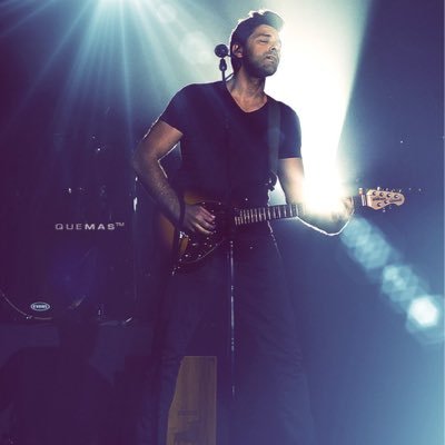 apijimenez's tweet photo. .@Loloalvarez911 FELIZ CUMPLE!!! Ahora te felicito en directo desde @canalfiesta y escuchamos tu guitarra junto a @pabloalboran https://t.co/xeqqdBTy0X