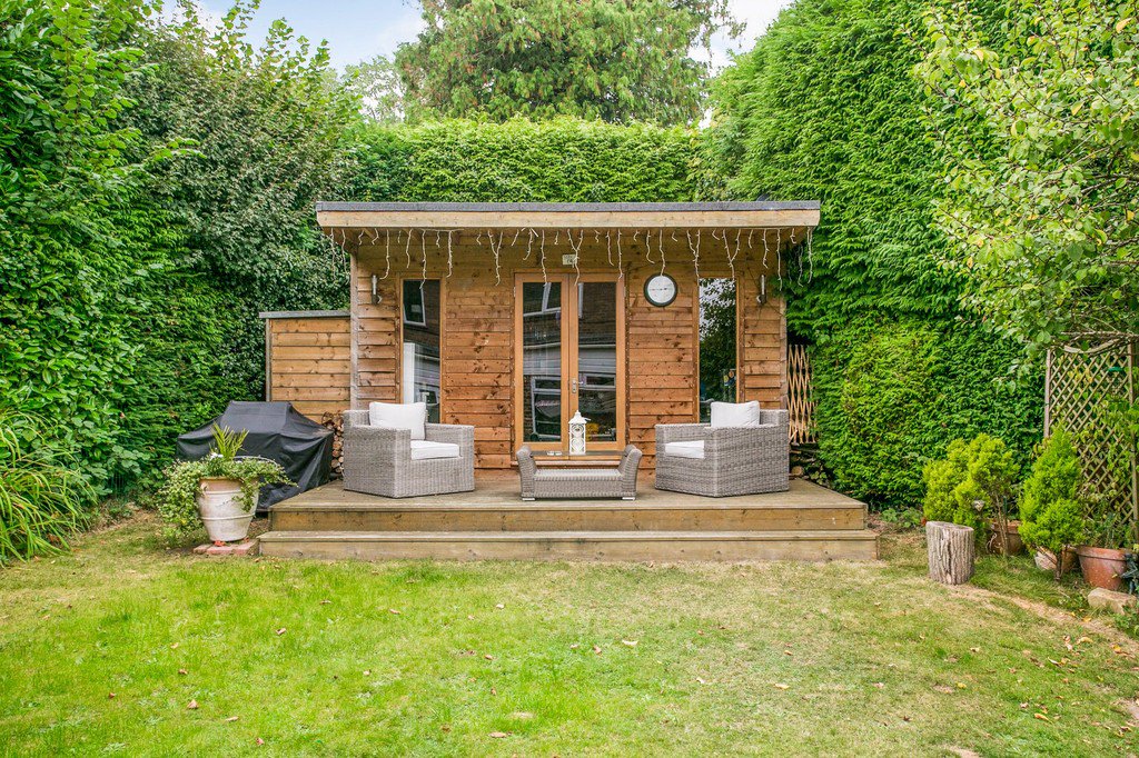 A great family home with lots of living space, including a garden room. #Southborough #TunbridgeWells ow.ly/rYla304N7hW
