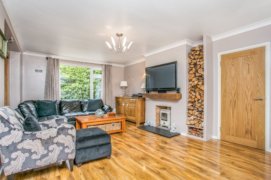 Kingstwells's tweet photo. A great family home with lots of living space, including a garden room. #Southborough #TunbridgeWells https://t.co/Kf3MaE2nXH https://t.co/Q5dSZCVF4b
