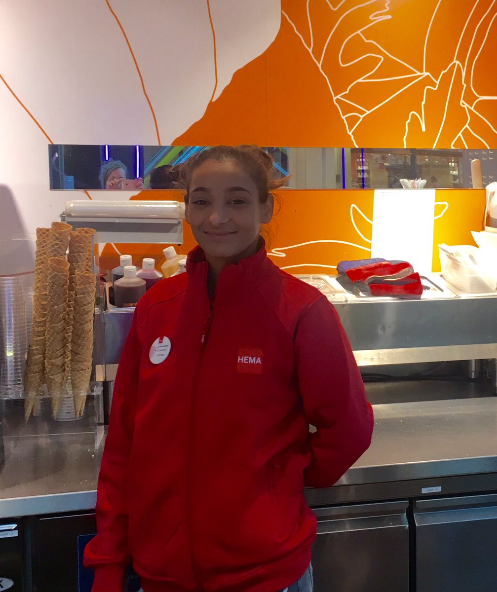 stagestraat's tweet image. Kandidate Yasmina wordt vanaf vandaag opgeleid tot allround medewerker bij de @HEMA in Stagestraat Overvecht. Succes Yasmina!