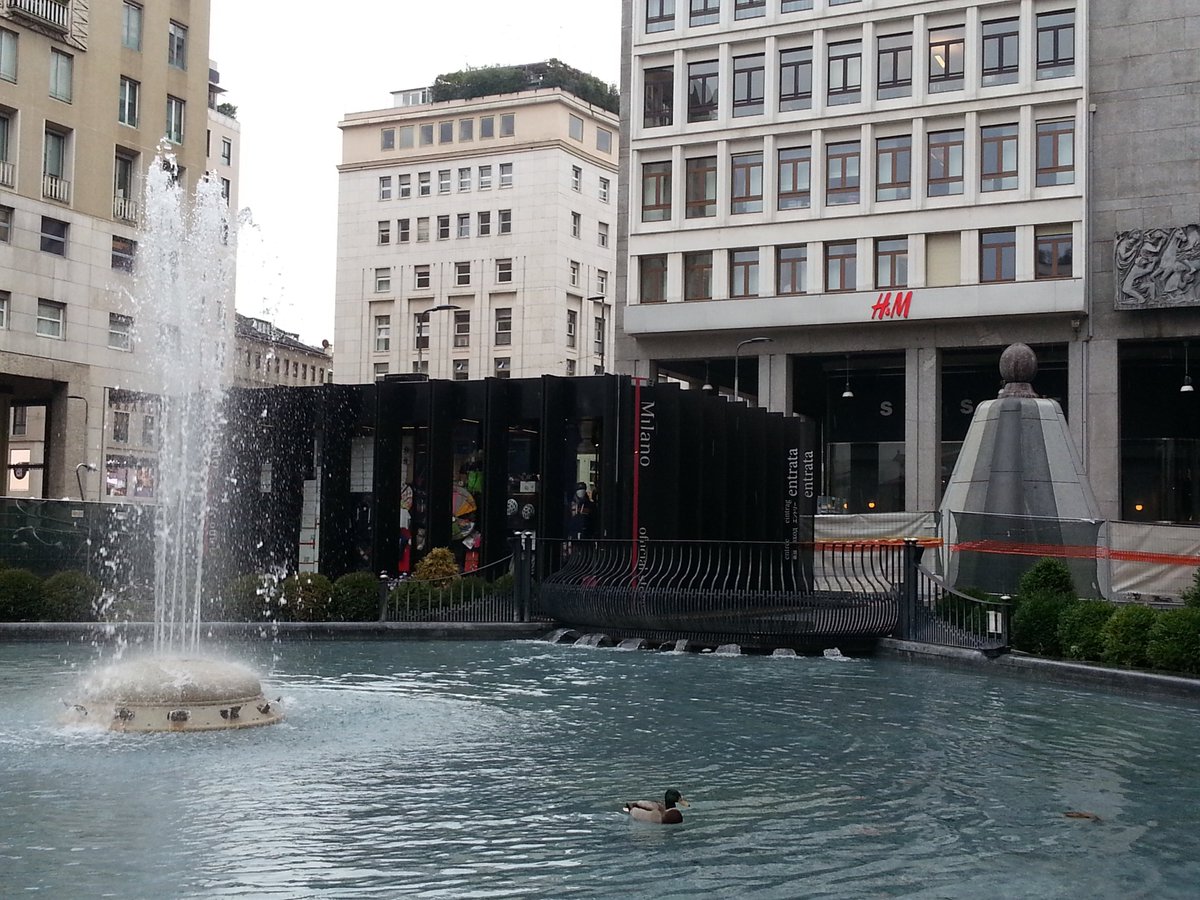 WABIweb's tweet photo. Wild downtown! Germano reale in #sanbabila. #milano stupisce sempre https://t.co/K3UtFiAMXp