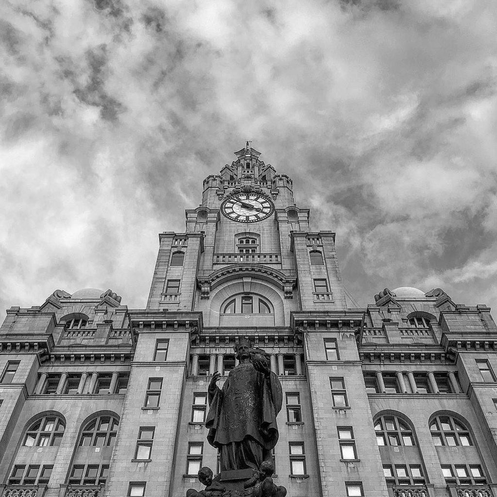 NathamKirkham's tweet image. #liverpool #liver #building #statue #sky #clouds #clock #peirhead