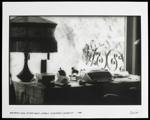 amhistorymuseum's tweet photo. Congrats, Bob Dylan, on the Nobel Prize in Literature. In our collection, Lisa Law's portrait of the musician and her photo of his desk. 🎼 https://t.co/kAcLWb0UId