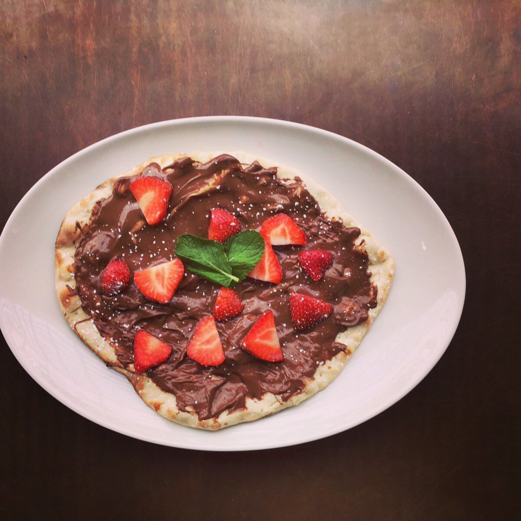 ZuccaPiadaBar's tweet photo. Nutella Pizza anyone? 🍫🍕😍 #glasgowfood #glasgowfoodie https://t.co/gTahHTHqsO