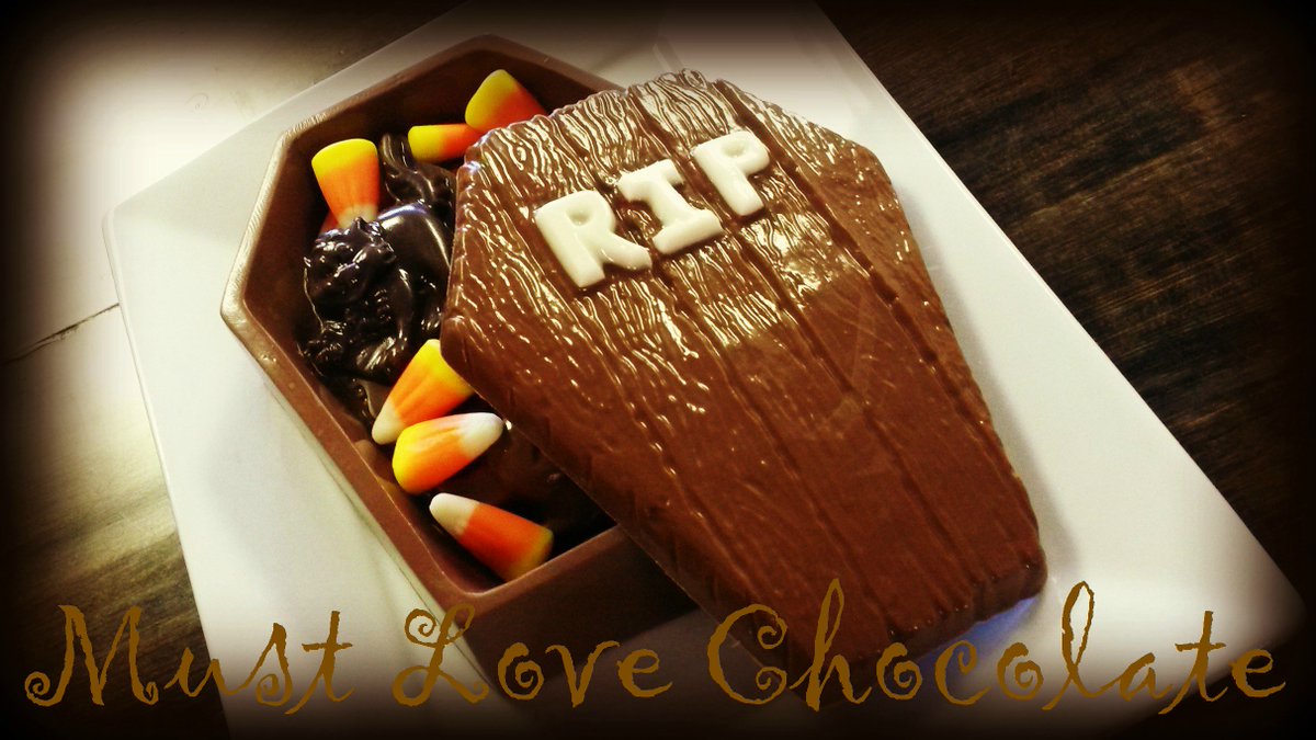 MustLoveChocola's tweet photo. #Halloween #Coffins #Chocolate #trickortreat #localbusiness #candycorn #Kingston #Ontario #Canada https://t.co/6iH7jg8rAv