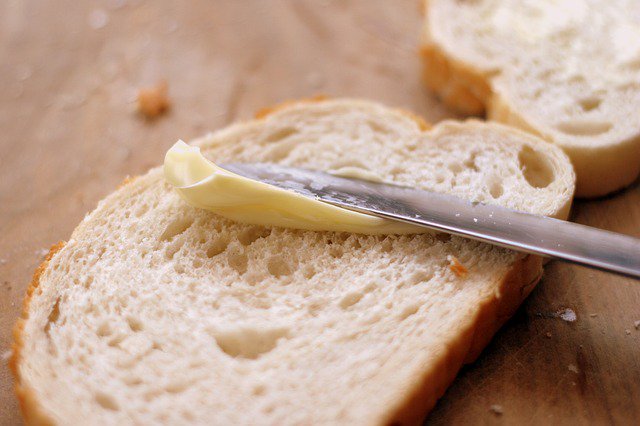 AlgonquinBooks's tweet photo. #ButterFact: #Butter traps air bubbles when beaten, making cakes light + tender https://t.co/SmbRC7Y5IX #ButterBook https://t.co/n6h1NXa7m9