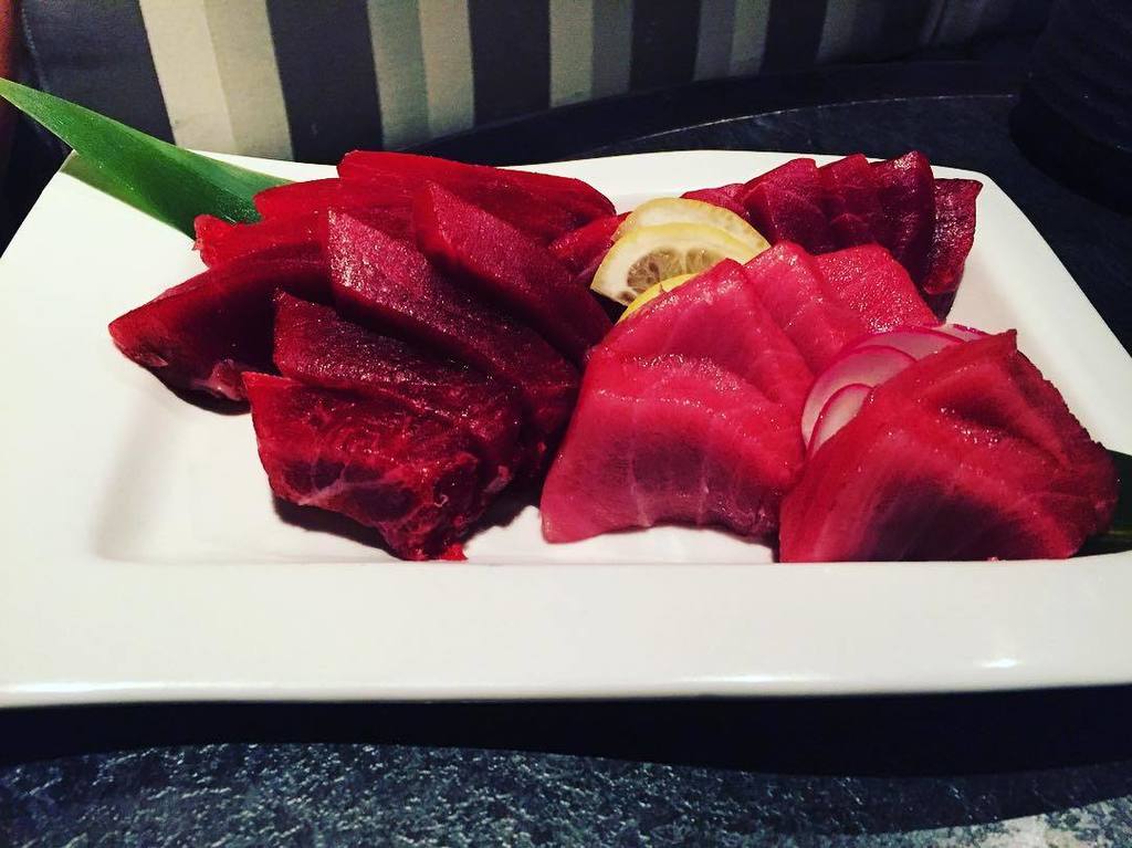 ZEN8GRILL's tweet photo. Akami and Chu-toro 😍 come see us before this runs out! #zen8grill #cowboyscasino #BluefinTuna #ChuToro #YYCEATS https://t.co/V5oE1veWtT