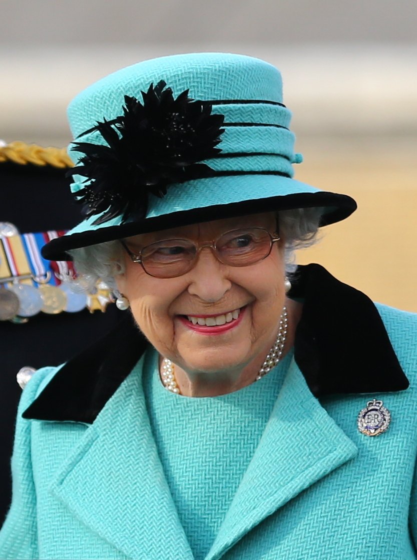 RoyalFamily's tweet photo. "It gives me great pleasure to be here today, to see my Corps and its capabilities in this, the 300th year of existence"
→ HM at #Sapper300 https://t.co/0iJZ9pAofP