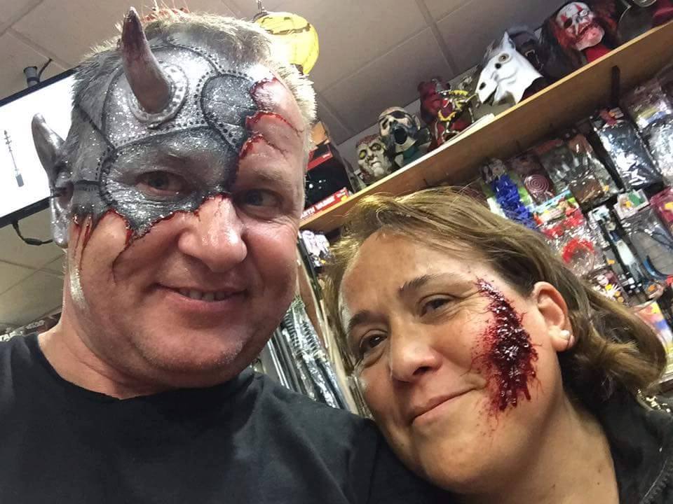 DisfracesSimon's tweet photo. Impresionante el curso de maquillaje de efectos especiales y fantasía que @grimasspain dió en nuestra tienda. ¡Pronto más novedades! https://t.co/jymHIquAU7