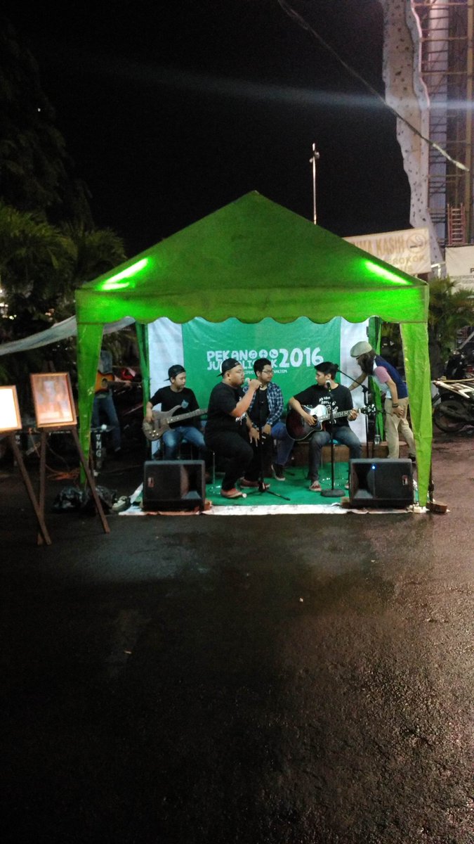 First show!!! Ada band dari tanggerang nih guys! Paper Crease!!!!