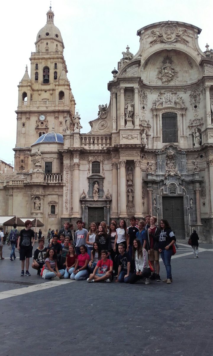 iesramonarcas's tweet photo. Los alumnos del #intercambio visitan Murcia ¡con un poquito de lluvia! y esta noche irán a #Fericab en el Huerto de la Rueda. https://t.co/OBMTg8vZkg
