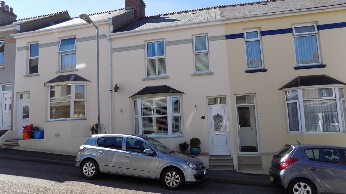 MPHEstateAgents's tweet image. £195,000 Freehold Molesworth Terrace, Millbrook. Open to offers - call MPH to arrange a viewing #millbrook #Cornwall bit.ly/2evgyzN