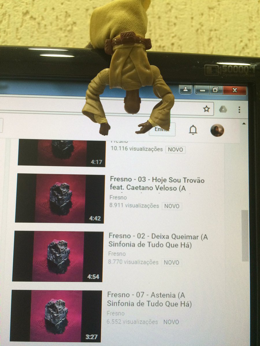 larissasav's tweet photo. Eu ouvindo o disco novo da @fresnorock. #ASinfoniaDeTudoQueHa @lucasfresno https://t.co/dzNSGbu6CY