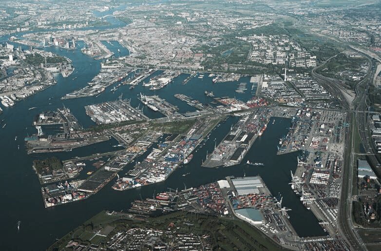 openfabric's tweet photo. Working on new scenarios for RTM Harbor! @erasmusuni @Deltametropool @mauroparrav1 @noha @kartonkraft @movemobility https://t.co/6k4MifT8aU