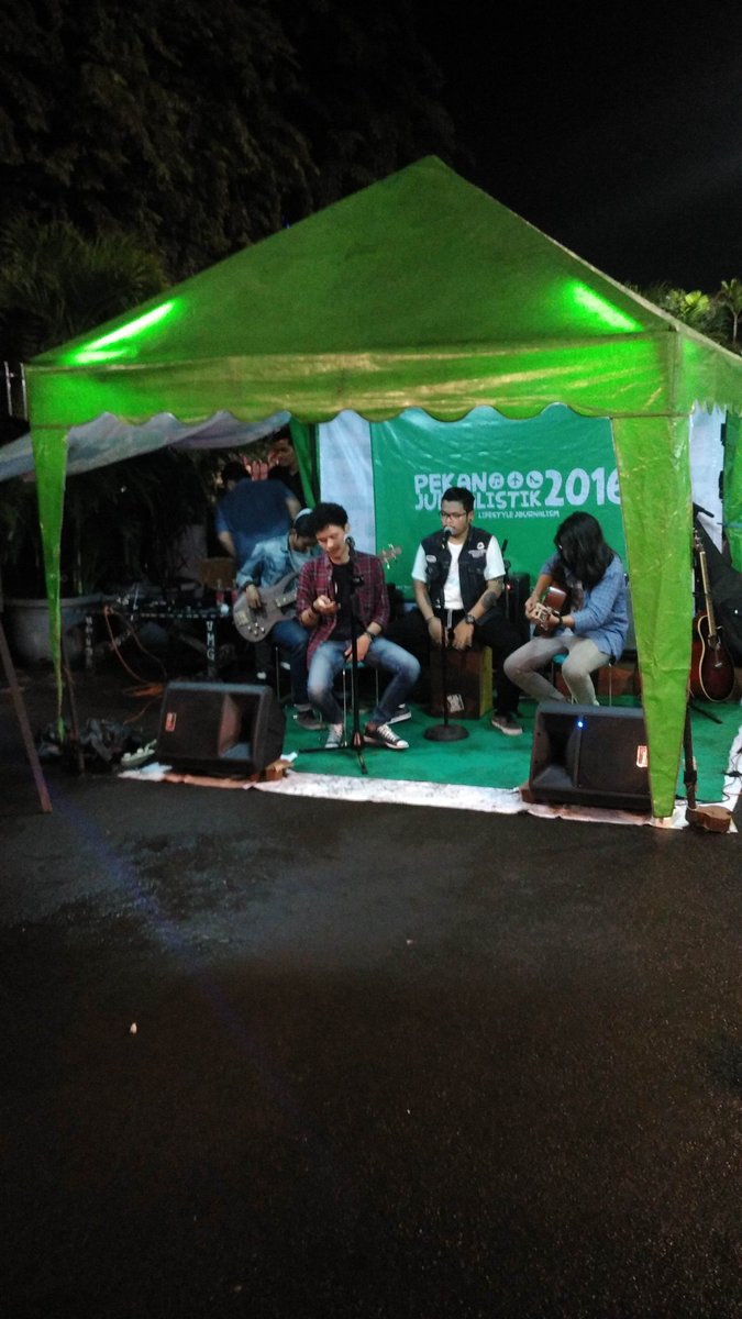 Muter balik band!!! Bukan sekedar muter-muter terus balik, tapi lagunya bikin muter-muter di kepala