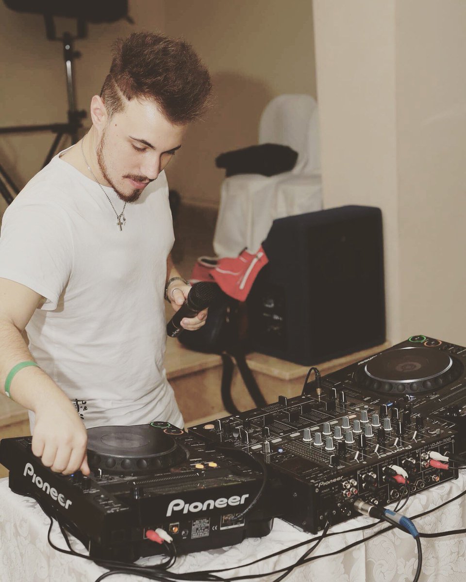 Nared94's tweet photo. Nared at private party! 🎶🙌🏻
#nared #partyhard #edm #bigroom #bounce #groove #futurehouse #passion #awesome #love #music #djset #party https://t.co/PJhP8hl6Ht