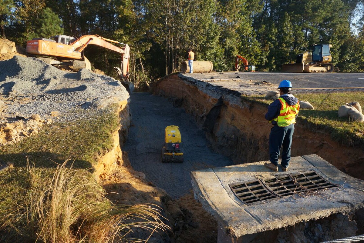wraltraffic's tweet photo. Another look at work on 40W washout near NC96 in Johnston Co. from photographer Jamie Munden. #wral https://t.co/uSJ3pFOpOj