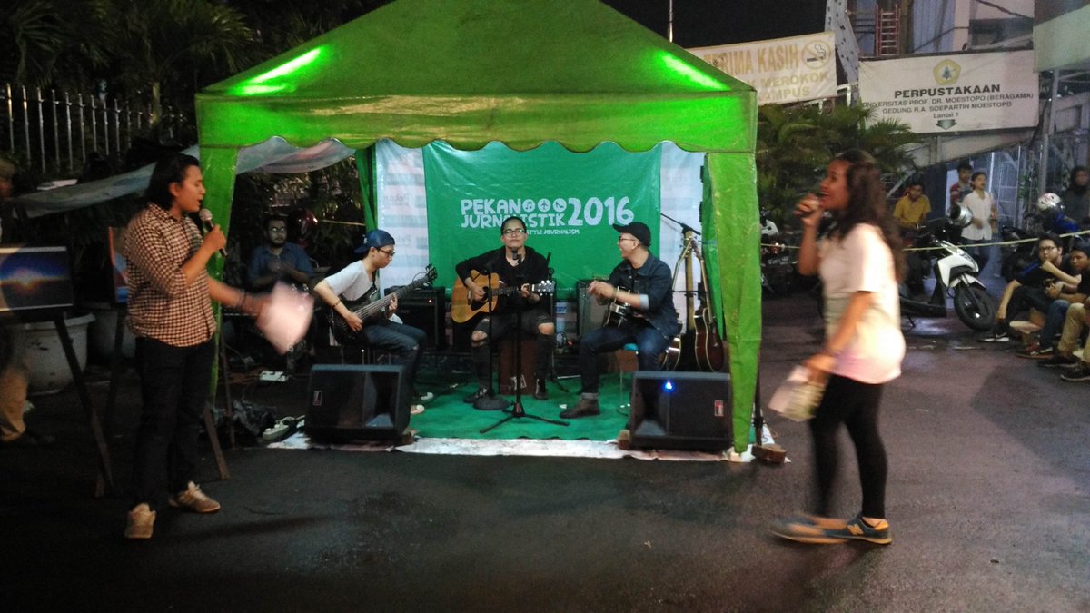 Selanjutnya ada Reto Band!! Mainnya lagu Perfect dari one direction, bikin malam ini makin perfect