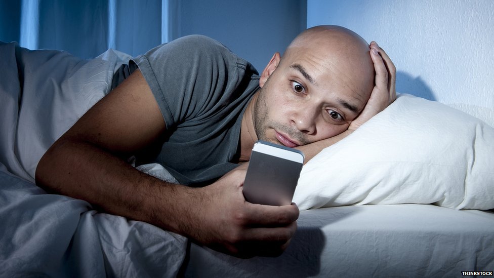 bbcmundo's tweet photo. Ver tu móvil cuando tienes insomnio puede ser peor, aquí te contamos qué hacer para combatir esas noches en vela
https://t.co/cA9KuNzzY9 https://t.co/76RAtj5dRw