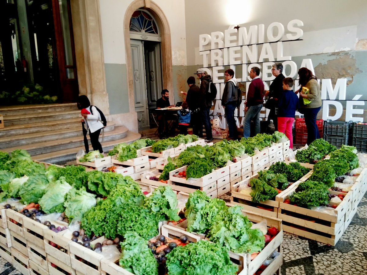 CAgronomie's tweet photo. Yesterday we were with @FrutaFeia : a structure wich avoids 8 tons of #waste a week collecting fruits and vegetables unwanted by mass retail https://t.co/0XnyWDAld9