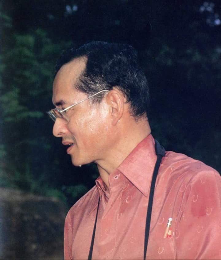 seadadydep's tweet photo. ที่เสียดายที่สุดคือการเกิดเป็นคนไทยที่ไม่เคยแม้จะได้เห็นพระพักตร์ท่านสักครั้งจนกระทั่งวันสุดท้าย #ทรงพระเจริญ #LongLiveTheKing https://t.co/p3OOtKI32o