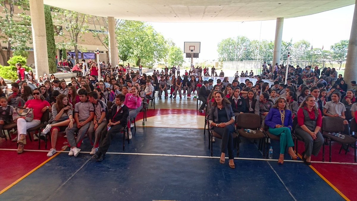 Presentación de #ZorrosUrbanos en el Colegio Británico. <a href="/RevistaArtiva/">Revista Artiva</a> @treceveinte_s