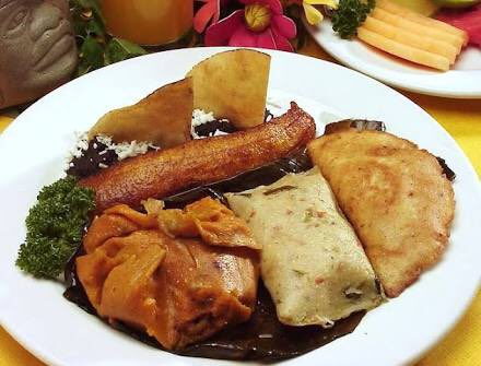 CristyYolyCC's tweet photo. No hay nada mejor que iniciar el día con un rico desayuno tabasqueño #TamalitoDeChipilín #Chanchamito #PlatanitoFrito https://t.co/7Nxwp715F1