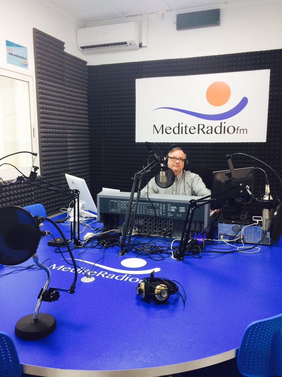 comerciotorrent's tweet photo. Visitando los nuevos estudios de @MediteRadio q son geniales! Próxima #semanadelaradio gratis xra socios #ACST! Y campaña de navidades! https://t.co/Be9mheusHd