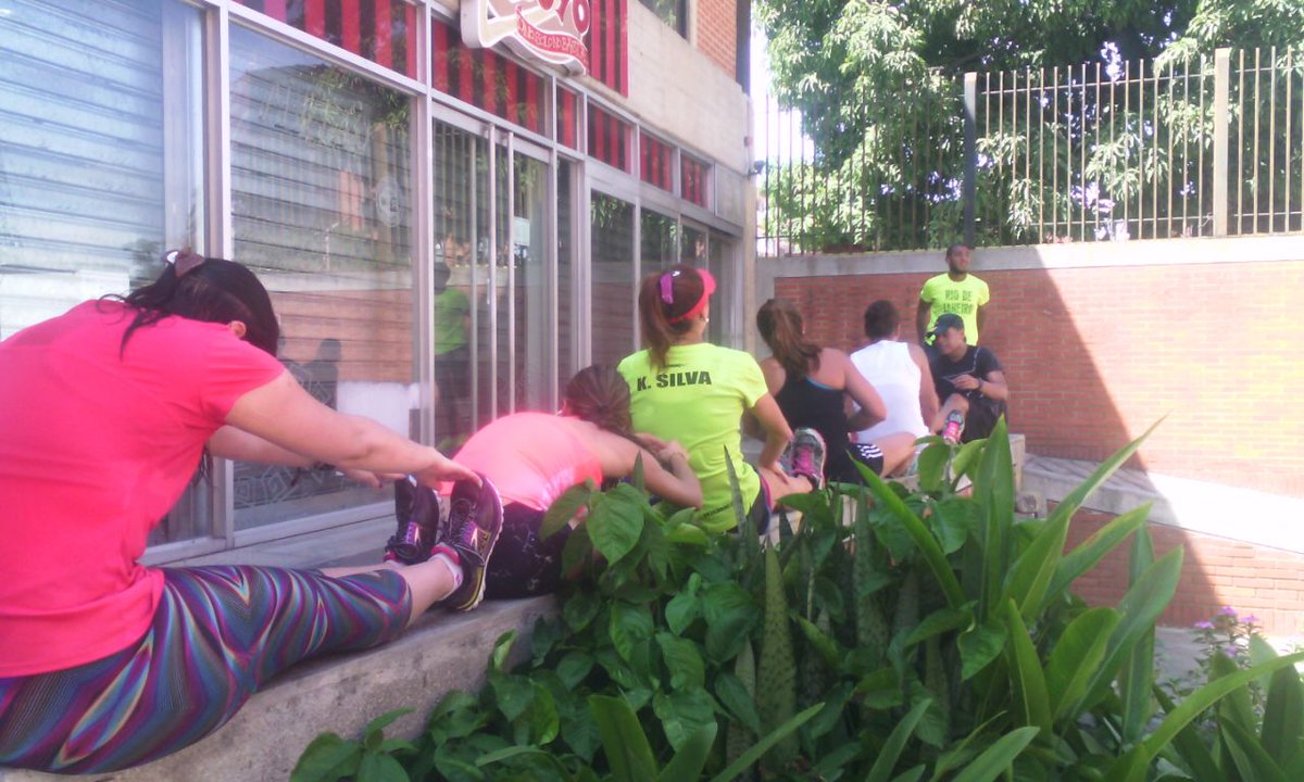PlanetFitSpin's tweet photo. ¡No nos detuvo ni el feriado! #ClubDeCorredores #PlanetRun pateando la calle de la mano de nuestra @KarolaineSilv19 #Entrena #CorrerEsSalud https://t.co/595LrZR4RJ