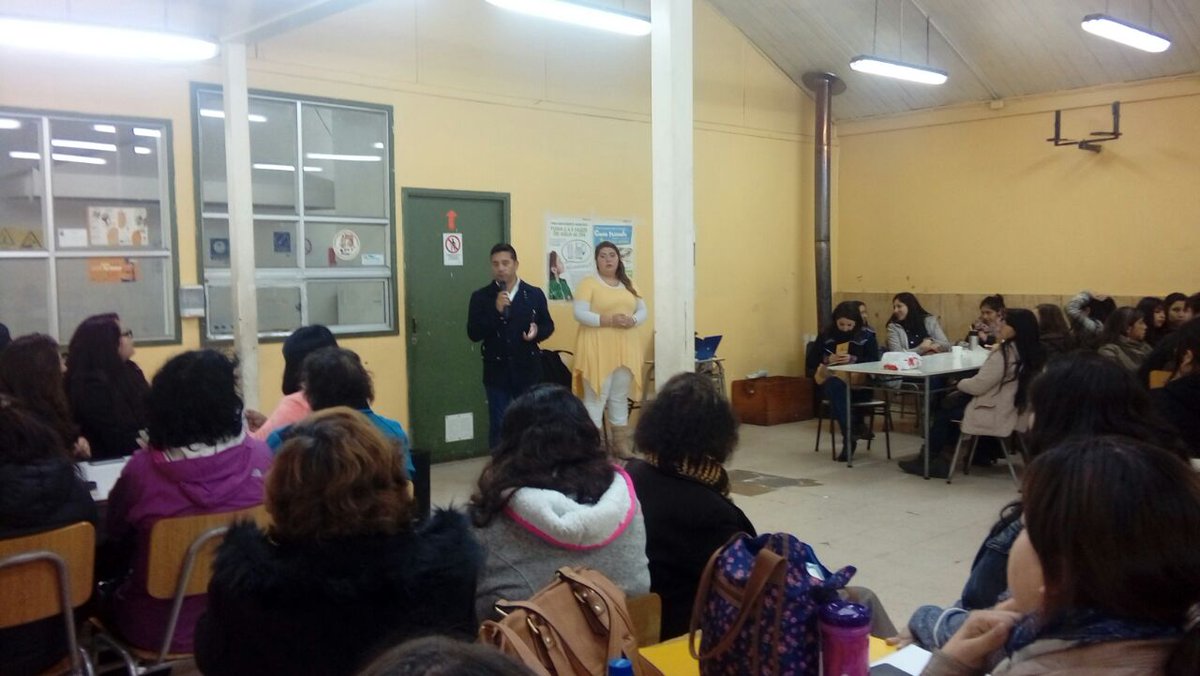 CentroSindical's tweet photo. junto a @ccuevasz en café mundial organizado por funcionarias de jardines infantiles sobre sindicalismo y condiciones laborales en Valdivia https://t.co/E2DjgWD4Cn