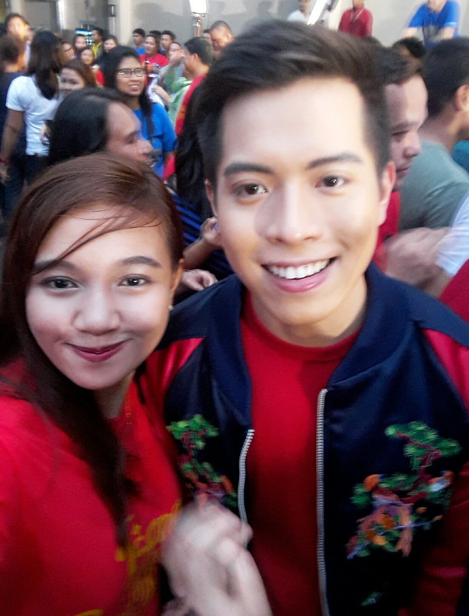 JAMMMuniz's tweet photo. Sorry na, Kuya Jase. Ilang beses akong nagpapicture sayo! Pogi mo talaga eh! πππ Thank you! Sobra! #JasonDy #Dyfender @JasonJamesDy https://t.co/my6hTklVOF