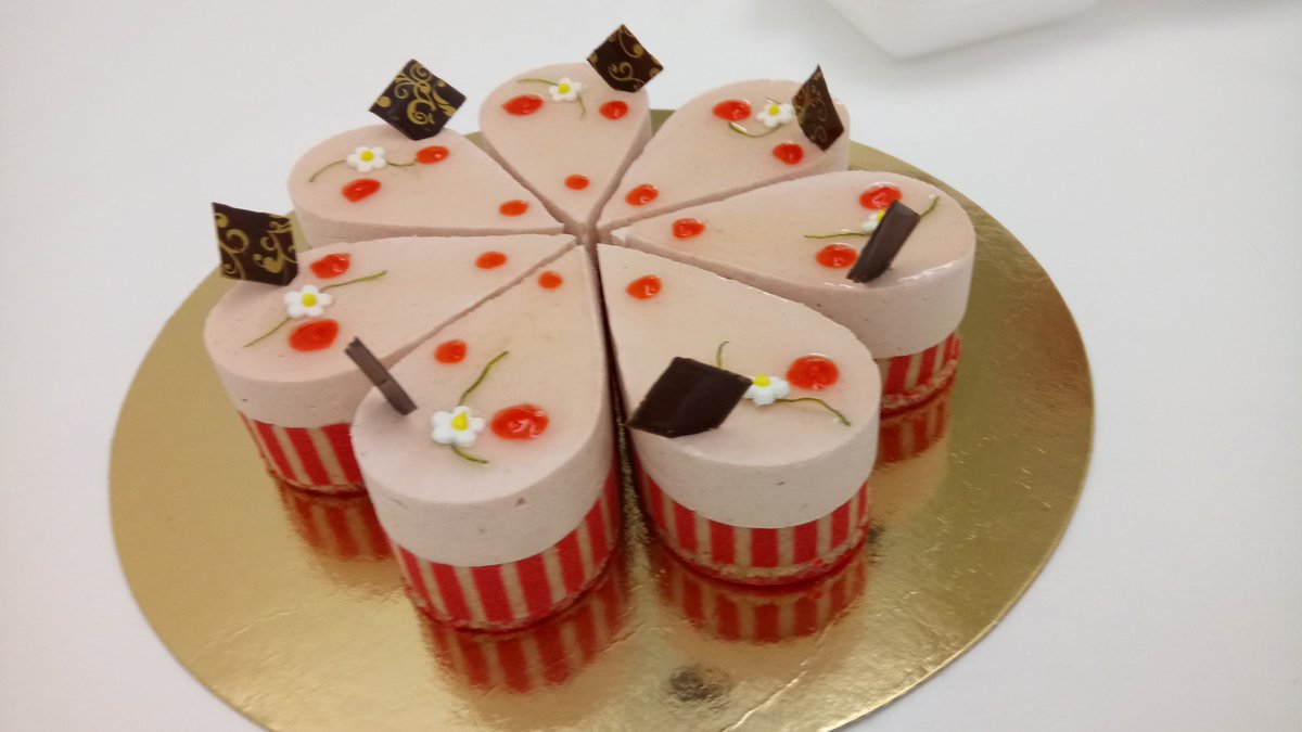 sean_pearse1's tweet photo. Fraise de Bois &amp; Sudachi Petit Gateaux #culinaryarts #yr3 @LimerickIT @William_Curley https://t.co/Y5IyWpadYk