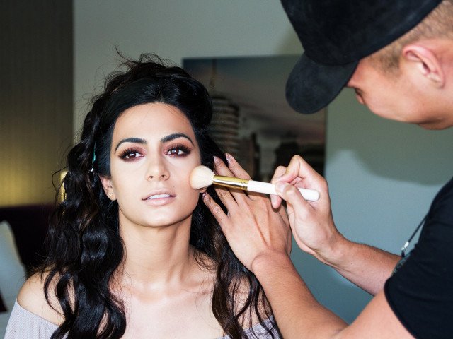 KarenMermaid98's tweet photo. Diário de fotos da @EmeraudeToubia para a @byrdiebeauty durante a sua preparação para o @LatinAMAs! #LatinAMAs2016 ❤ {1} https://t.co/dORmLjeOQA