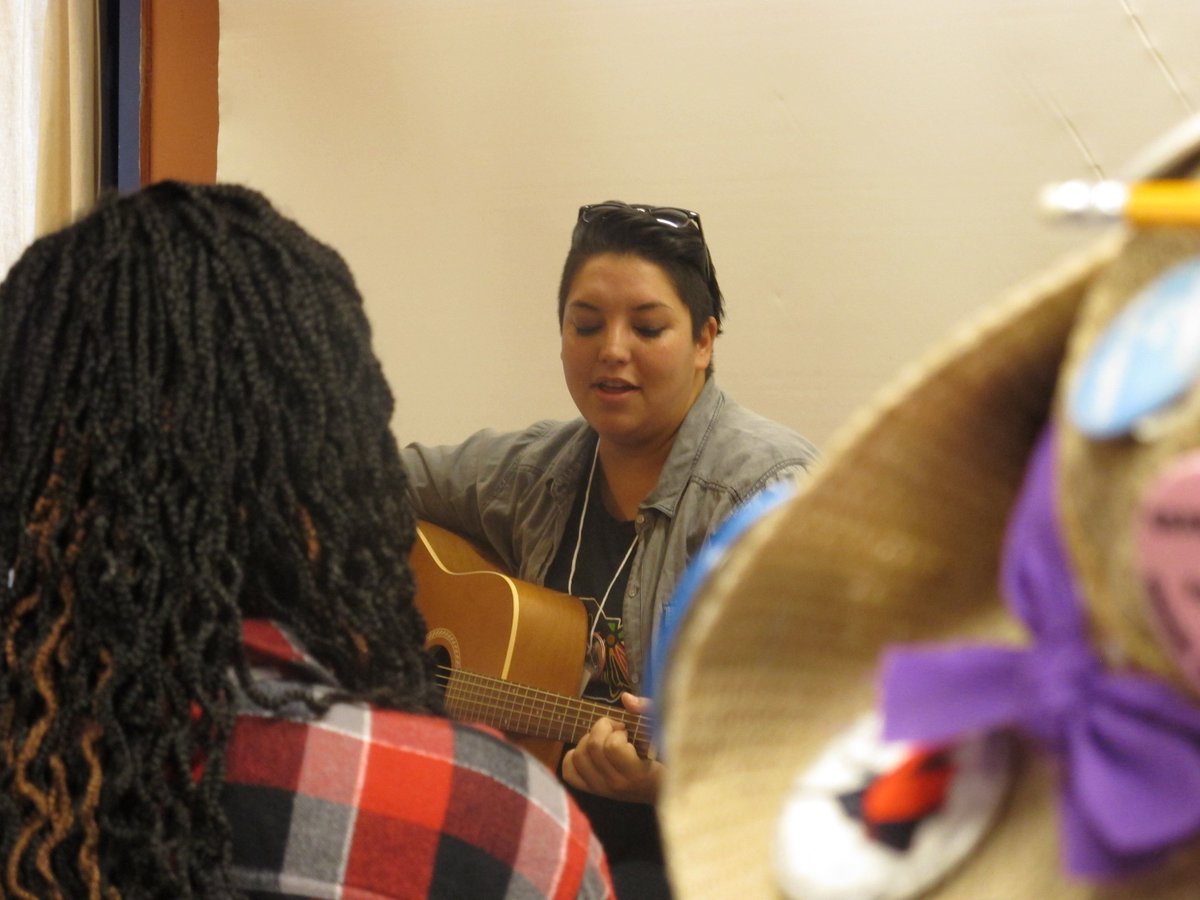 agingactivisms's tweet image. Yesterday, a convo on social change/activism w Trent students &amp;amp; Ptbo/Nogo social changers began! More on the course: bit.ly/2d9ynUt