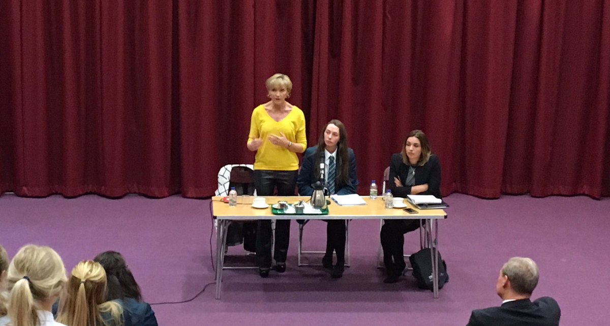 Bogsideandproud's tweet photo. Great Q&amp;A here at ,great interest shown by pupils #thornhillcollege @M_AndersonSF @MayorElisha #theirfuture #respecttheremain @DerrySinnFein https://t.co/Rrgv9fCIgI