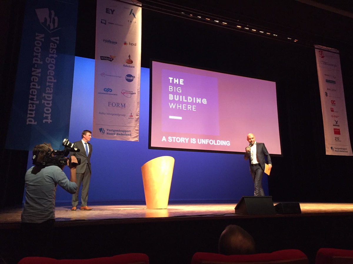 Uitreiking van het Vastgoedrapport aan  Ralph Steenbergen van NESK door Jaap Jan Plas <a href="/SVVilla96/">Villa '96</a>