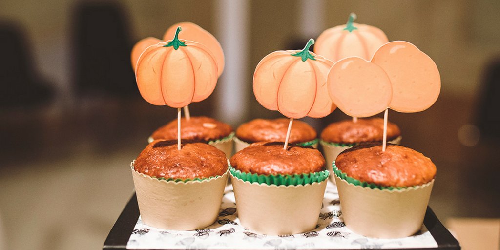Fabulousity_it's tweet photo. #Decorazioni a tema culinario per un #party che diventa una vera #foodimmersion! Vi aiutiamo con le vostre feste https://t.co/bOjqkY2ror https://t.co/pil2rD4NNP
