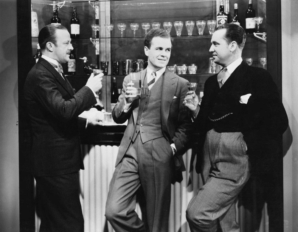 UndergroundOMS's tweet photo. You gotta be dolled up to get into the jumpin'est juice joint of all, the Bootlegger's Ball at the Underground Speakeasy! Mind your costume! https://t.co/vFg7Sa5DaB
