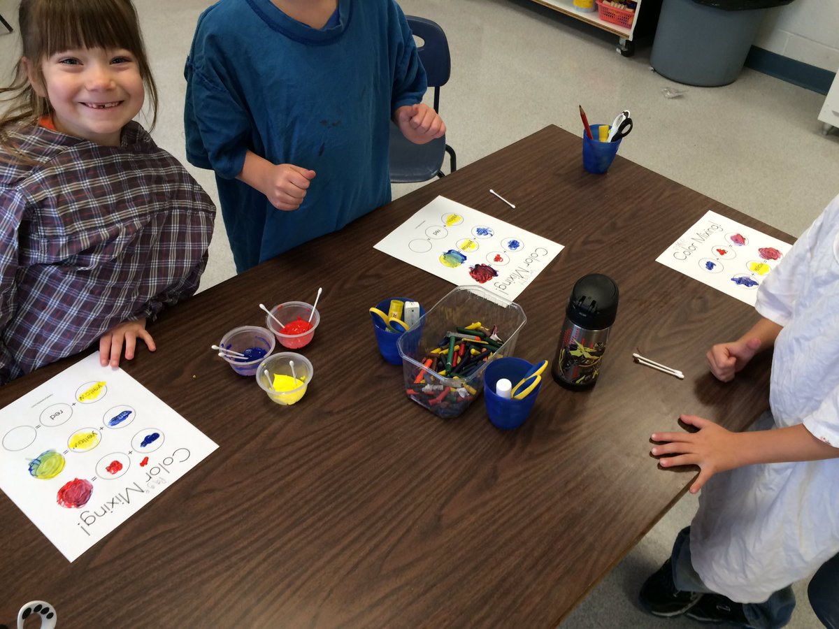 LarissaJ88's tweet photo. Mixing colours in grade 1 science! https://t.co/n4hEt2mRoE