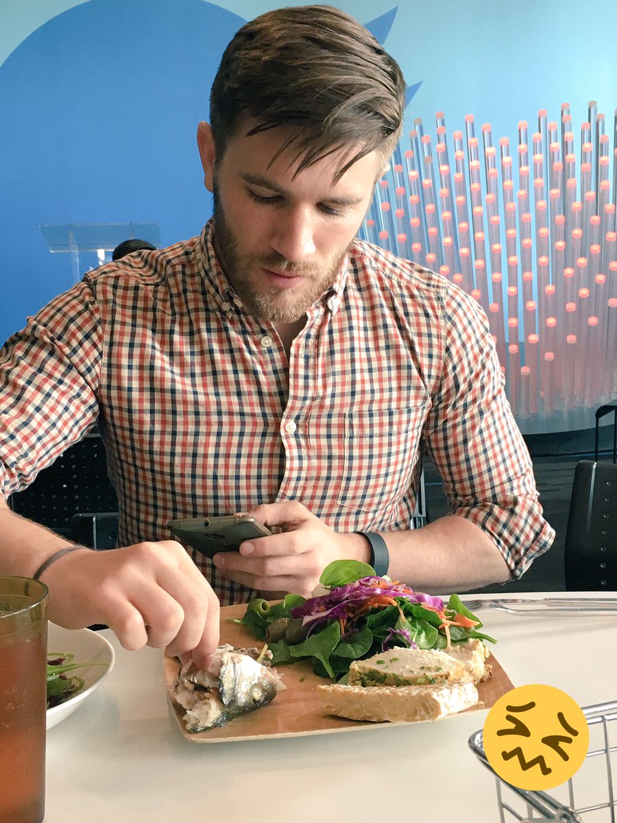 JPanzzz's tweet photo. @CWmJohnston fish head time ๐๐ ๐ฌ #EatingNemo๐ https://t.co/EwxYnOnwB6