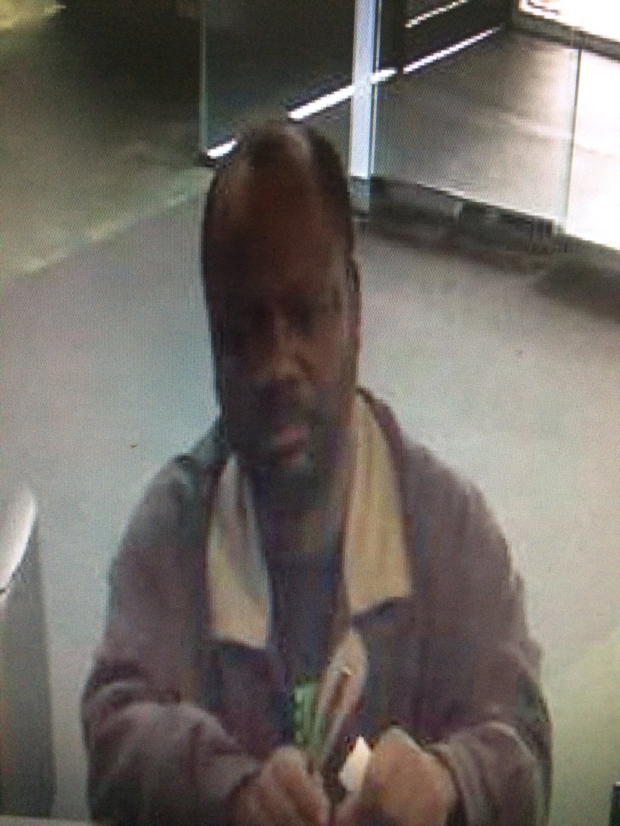 AttleboroPolice's tweet photo. Attempting to ID two subjects involved in credit card fraud. Any info pls contact Det D’Agostino at 5082221212 https://t.co/QTWoVOBMxX