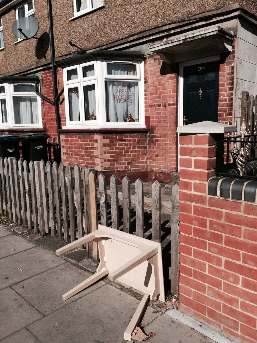 We were Location Scouting in Enfield and were close to 284 Green Street, real life home to @TheConjuring2EP so we had to visit
Creepy place!