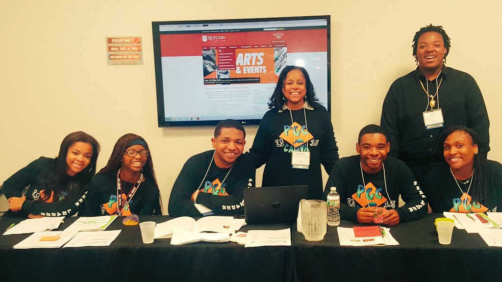 ernestbihm's tweet photo. PGC Peer leaders @CreativeCMD in Camden, NJ help mitigate tensions among students &amp; support freshmen into &amp; through 9th grade #GradNation https://t.co/odQadrpHuI