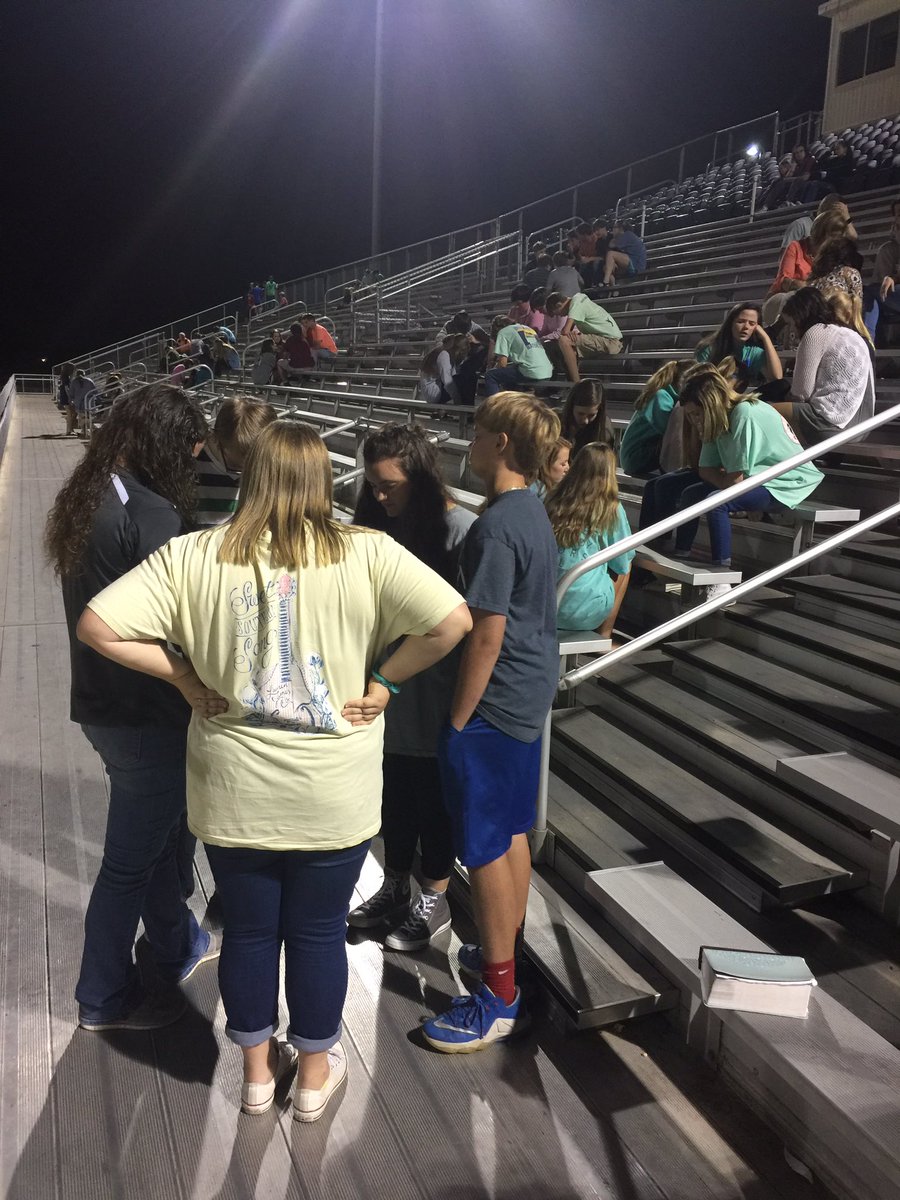 bigjohnfca's tweet photo. Students break out for prayer at the DeSoto county Fields of Faith last night! Thanks to Lewisburg High for hosting. @mississippifca https://t.co/UA0HsV06rr