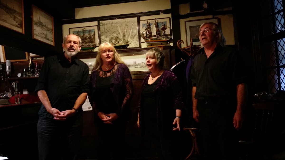 BrandenburgFest's tweet photo. .@MorriganSong singing at @CheshCheesePub in the Fringe last night - next Fringe evening 3rd Nov, see https://t.co/TSmaDP9jrd https://t.co/Hvhtf0vluT