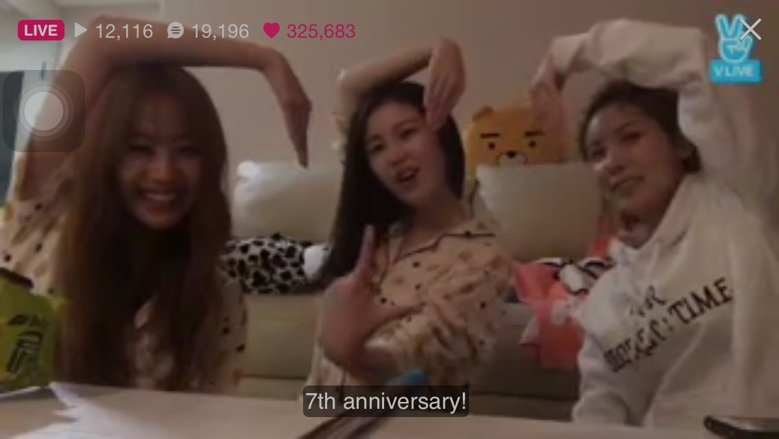 3sec_dash's tweet photo. @Secretimehs @supahana @SECRETsongjieun 
#7YearsWithSecret 
secret 7th anniversary
楽しいliveありがとう😊 https://t.co/gthRo9jM29