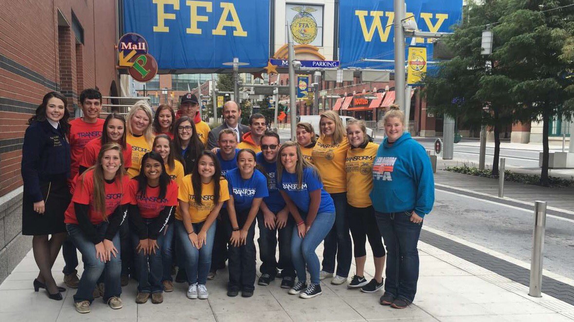 IndianaFFA's tweet photo. FFA members from @LebanonFFA and Manual FFA planted plants on FFA Way to prepare to host Convention in a few days! #TransformFFA #INFFA https://t.co/FnaGNMLi0J