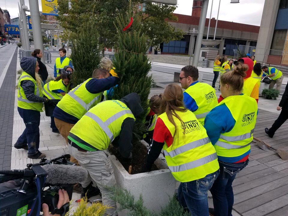 IndianaFFA's tweet photo. FFA members from @LebanonFFA and Manual FFA planted plants on FFA Way to prepare to host Convention in a few days! #TransformFFA #INFFA https://t.co/FnaGNMLi0J