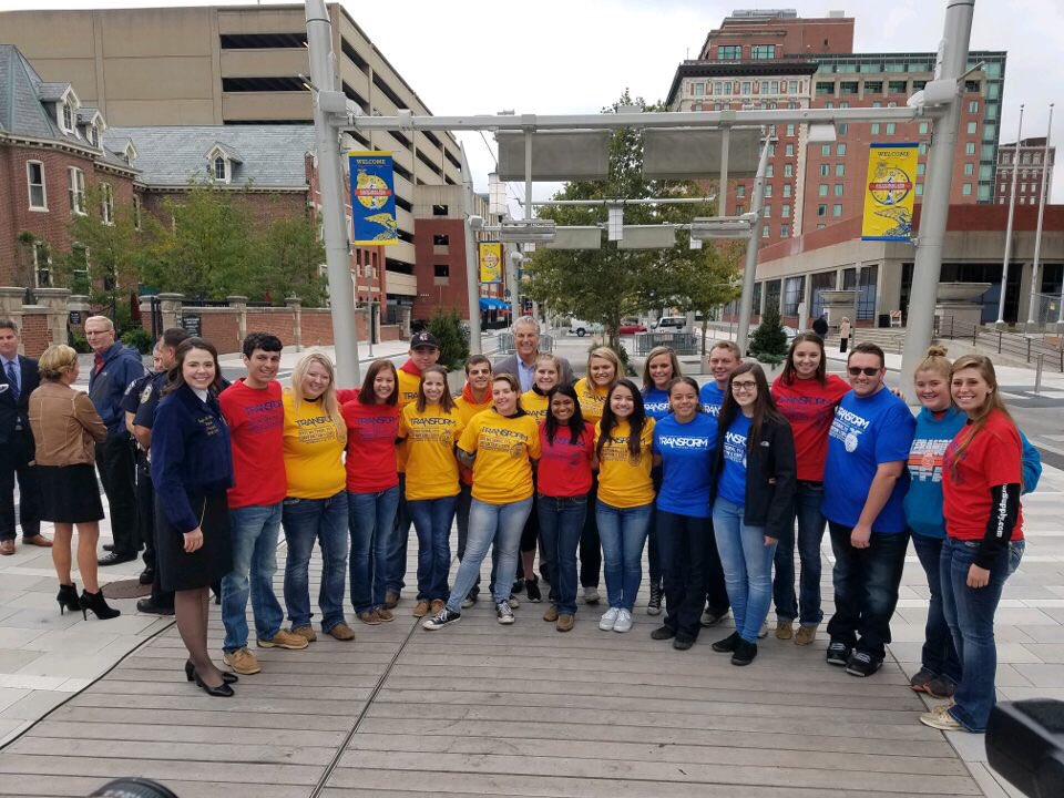 IndianaFFA's tweet photo. FFA members from @LebanonFFA and Manual FFA planted plants on FFA Way to prepare to host Convention in a few days! #TransformFFA #INFFA https://t.co/FnaGNMLi0J