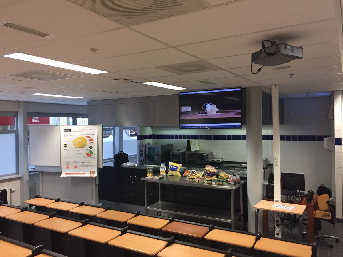 PolderGouds Moniek geeft vanmiddag college over aardappelen bij het leerling koks op het ROC Twente. Power to the Pieper.